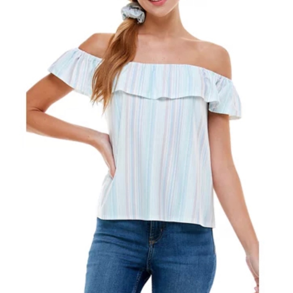 Cute off the shoulder top with matching hair tie.